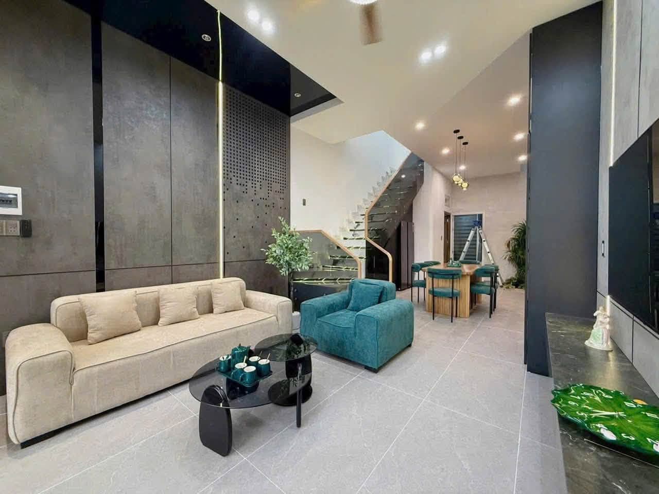 4BR fully furnished house with terrace and parking